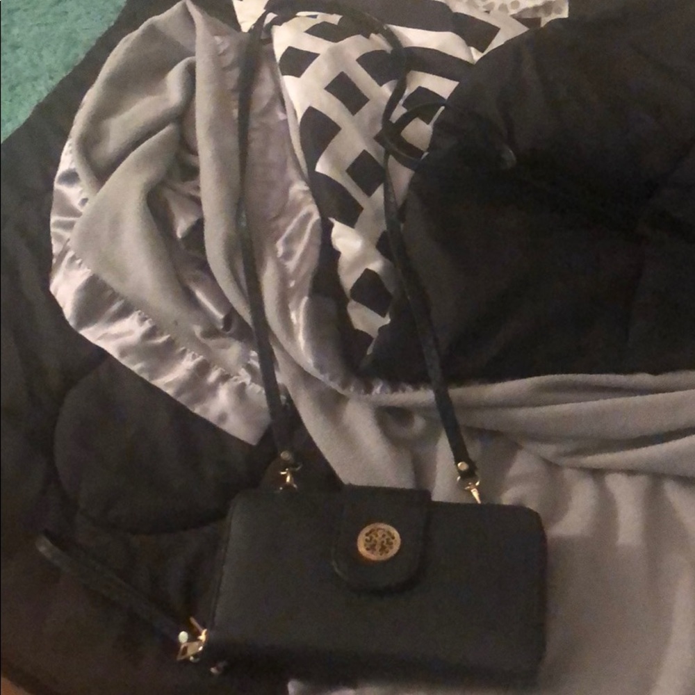 Black shoulder purse